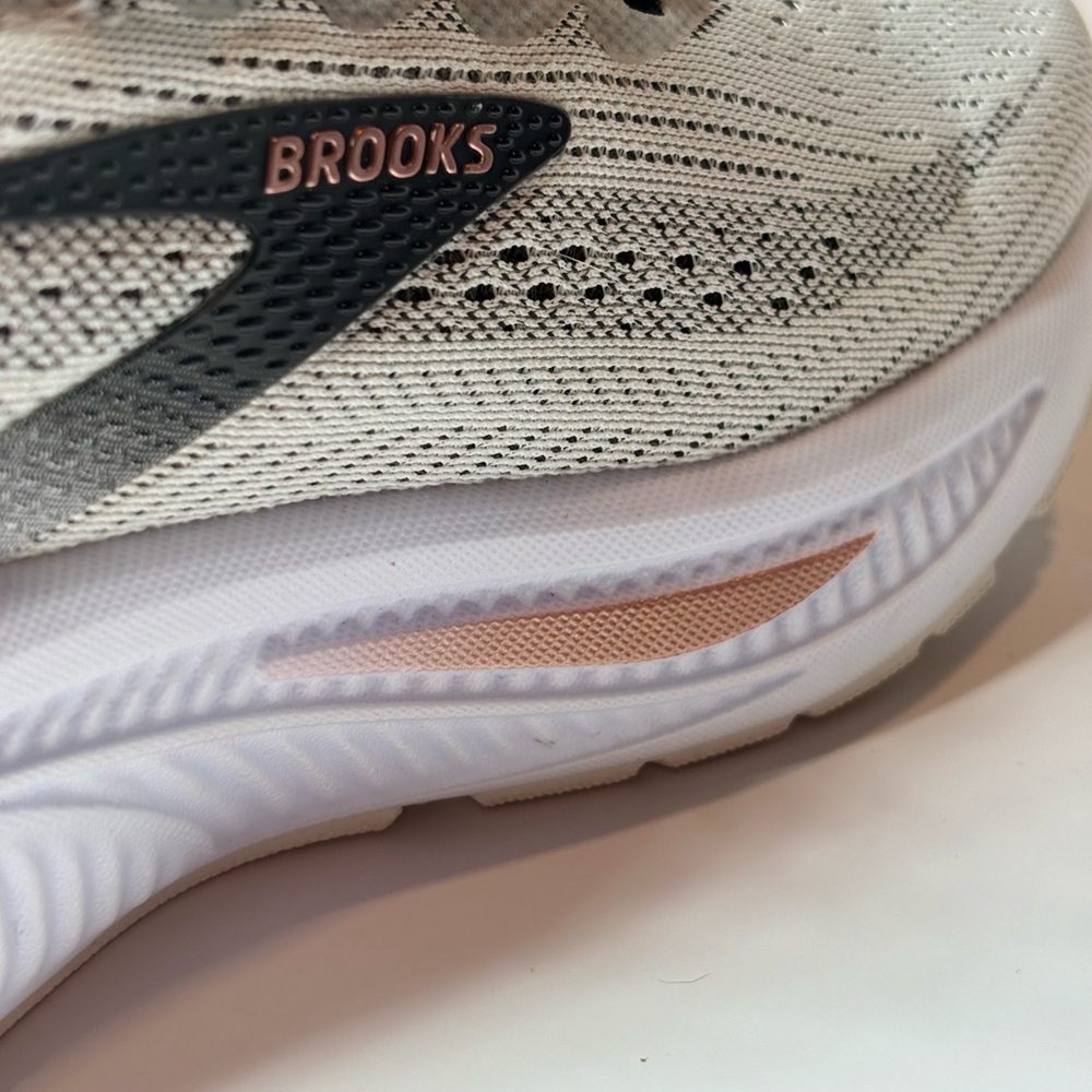 Brand New In Box Womens Brooks Ghost 17 Size 5 Wide. Off White, Rose Gold, Black - Picture 11 of 15